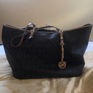 🎈Michael Kors purse🎈SOLD